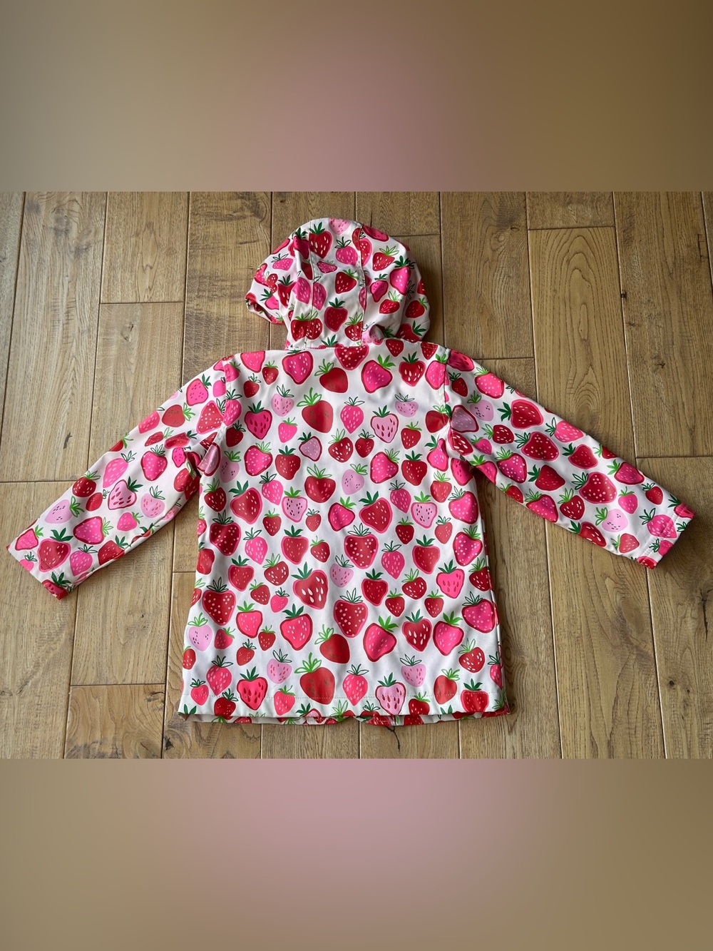 Hatley Strawberries Raincoat size 5 - Picture 6 of 9